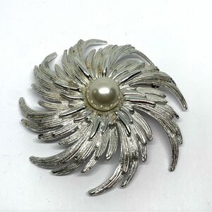 Vintage Sarah Coventry Faux Pearl Textured Swirl silver tone Brooch Pin